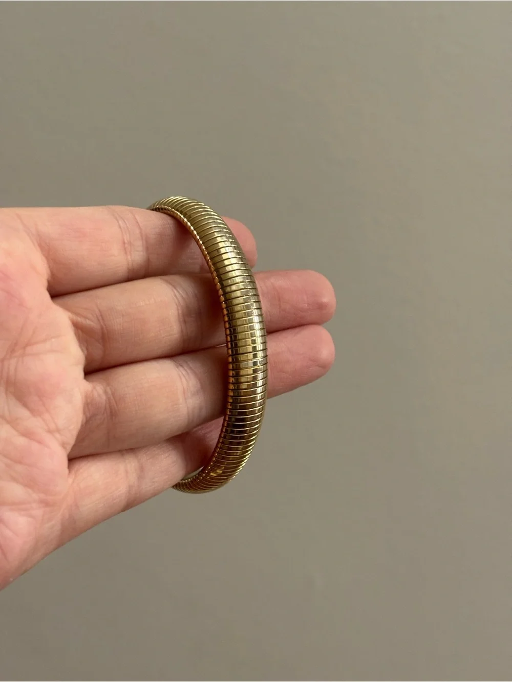Vintage Gold Tone Ribbed Coil Bangle